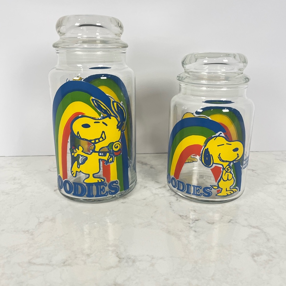 Vintage 1965 peanuts and snoopy and Woodstock “Rainbow Goodies” glass jars